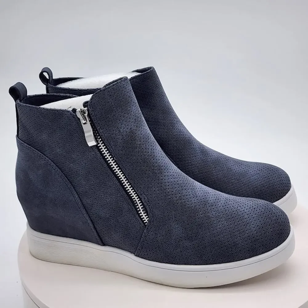 NEW Journee Collection Pennelope Blue Wedge Sneakers Women's Size 10 Side Zip